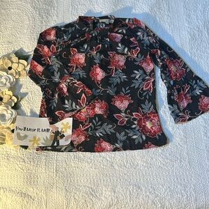 Long sleeve flowery blouse from Loft. Size S